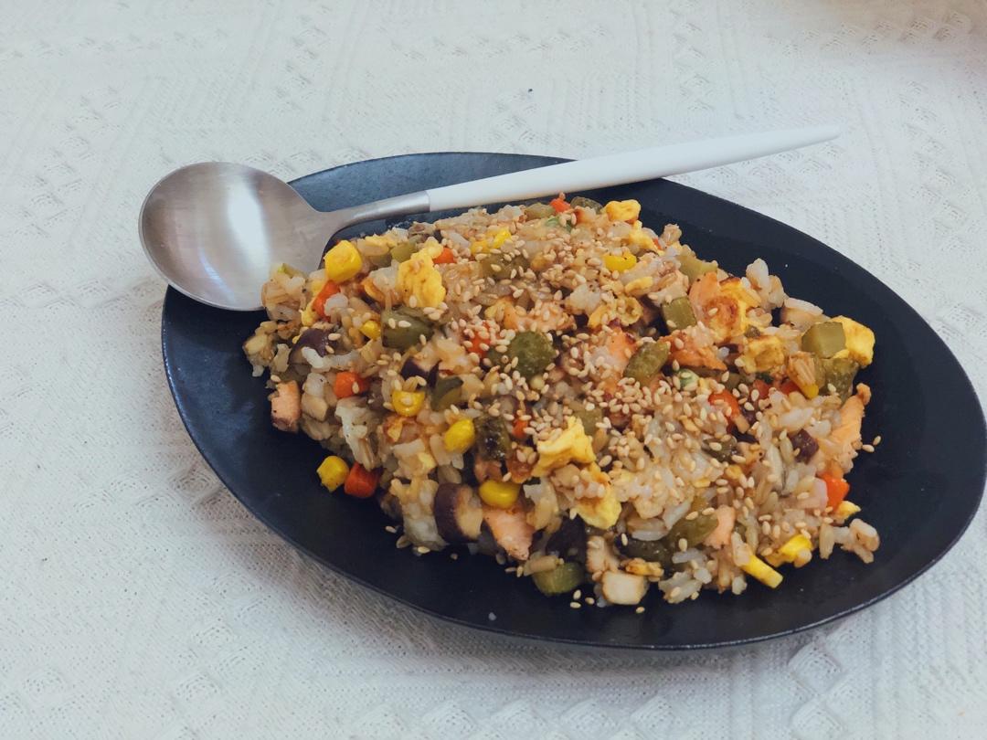 酸黄瓜芝麻三文鱼炒饭配烧汁酱【健康一锅端】