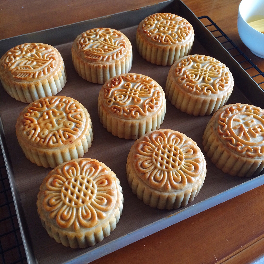 广式月饼—蛋黄莲蓉月饼