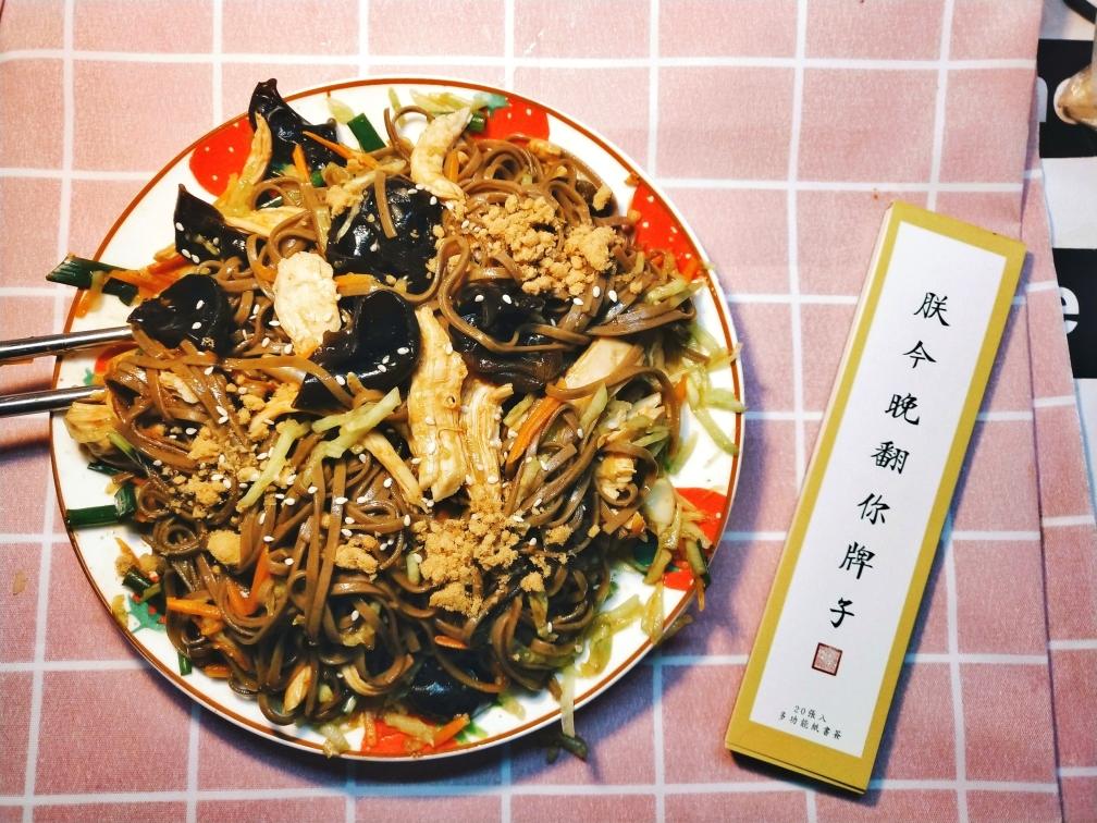 寝室减肥食谱|凉拌鸡丝荞麦面的做法