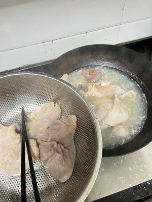 猪肚排骨汤的做法 步骤3