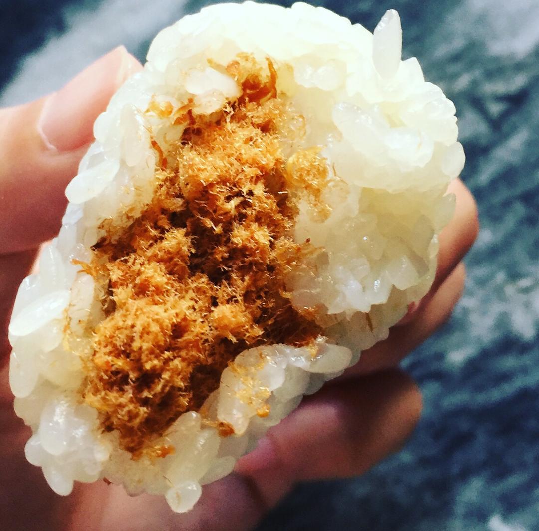肉松粢饭团