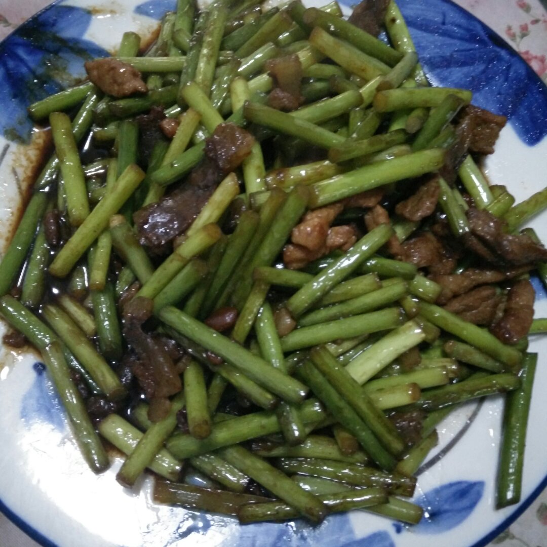 五花肉炒蒜苔 / 蒜薹炒肉
