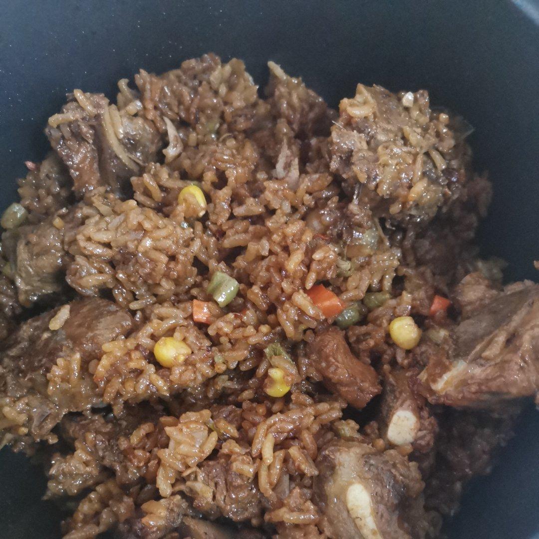 【排骨焖饭】