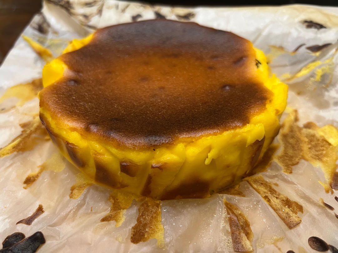 【原创】
零失败的下午茶-Basque巴斯克芝士蛋糕（消耗妙可蓝多奶油奶酪、雀巢淡奶油）
