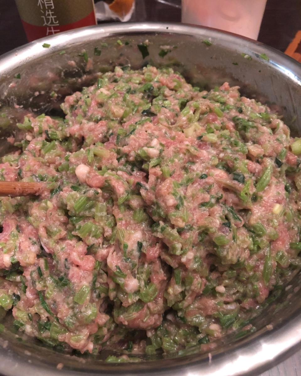 芹菜胡萝卜猪肉水饺