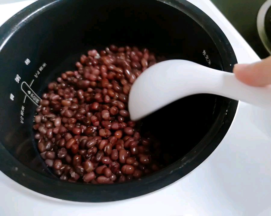 百搭甜品的「蜜红豆」 电饭煲懒人版的做法 步骤5