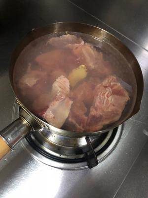 广东汤水—凉瓜排骨黄豆蠔仔汤的做法 步骤3