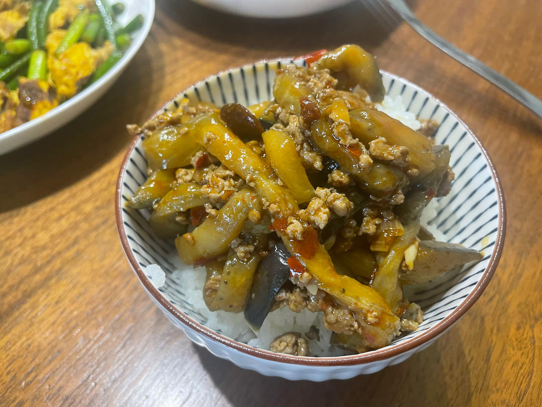 开胃下饭菜！巨简单的家常鱼香茄子煲