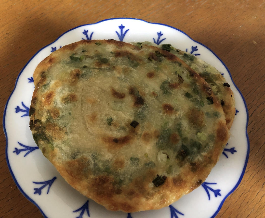 【葱油饼】假期好好做早餐，4步吃上香脆葱油饼！