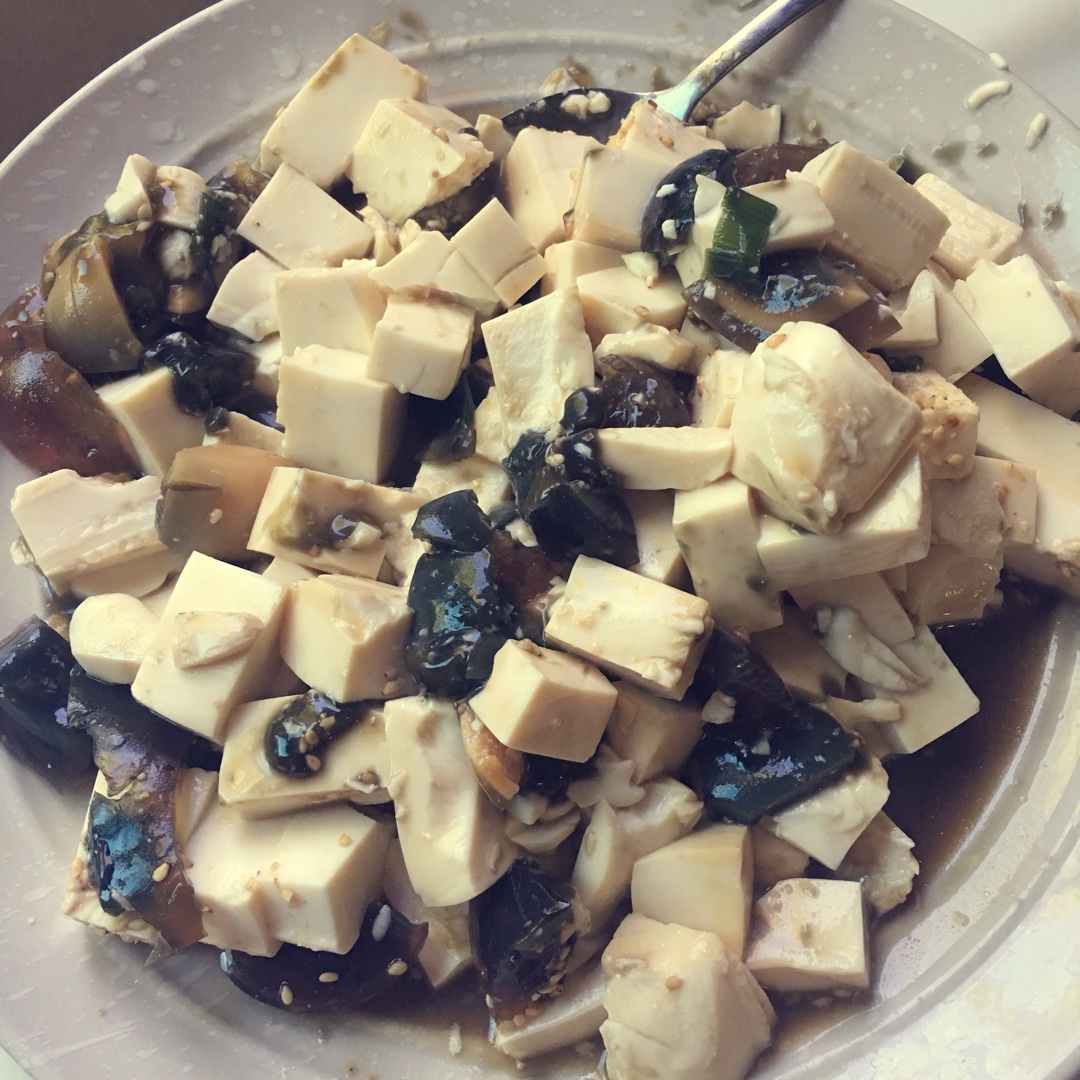 凉拌皮蛋豆腐