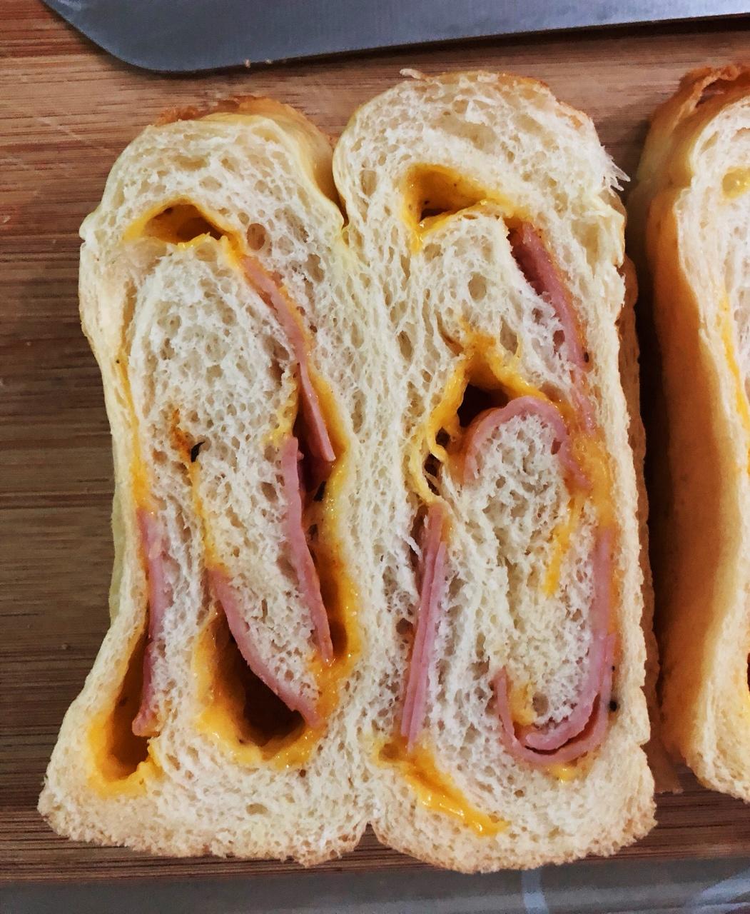 happy老饕做的芝士火腿吐司