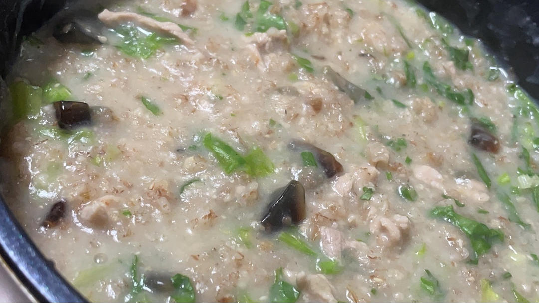 无米燕麦皮蛋瘦肉粥