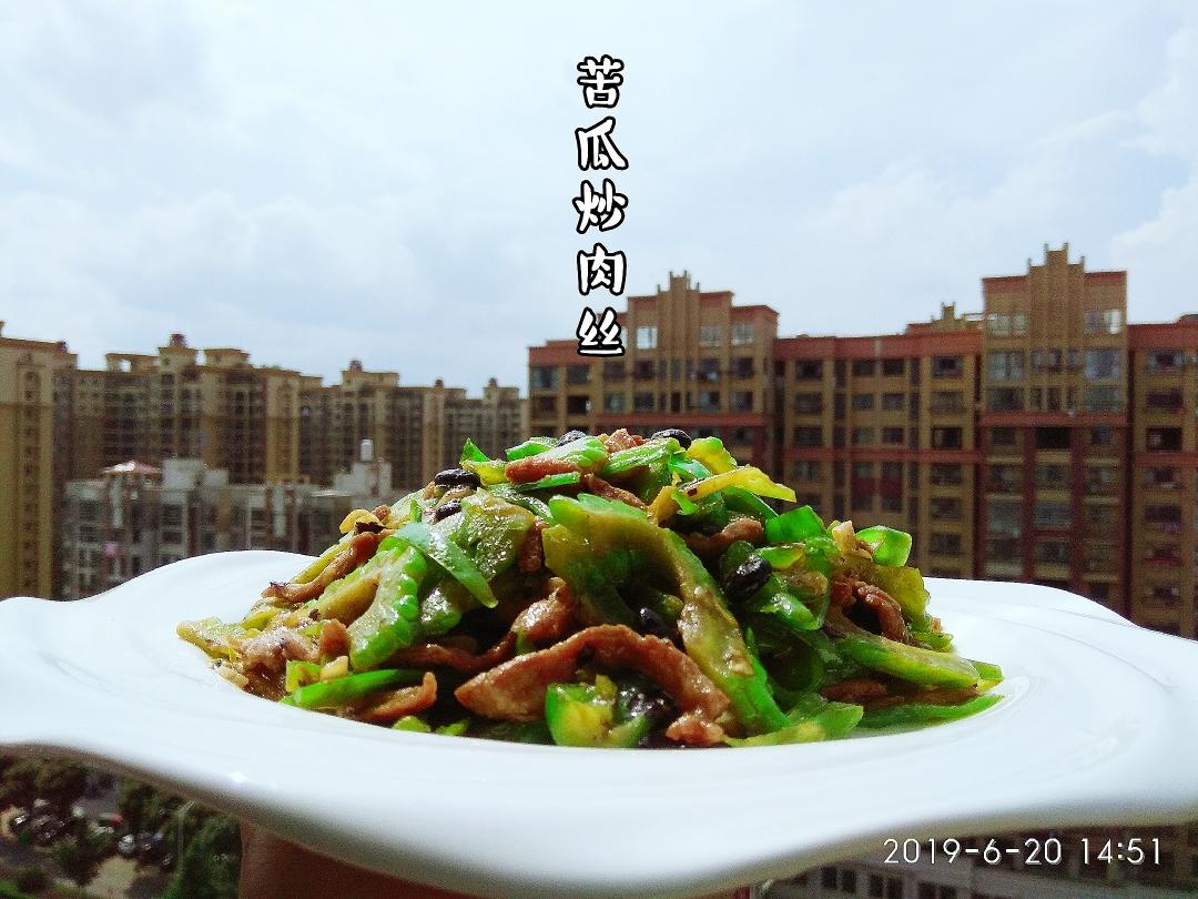 ♥苦瓜炒肉丝♥的做法