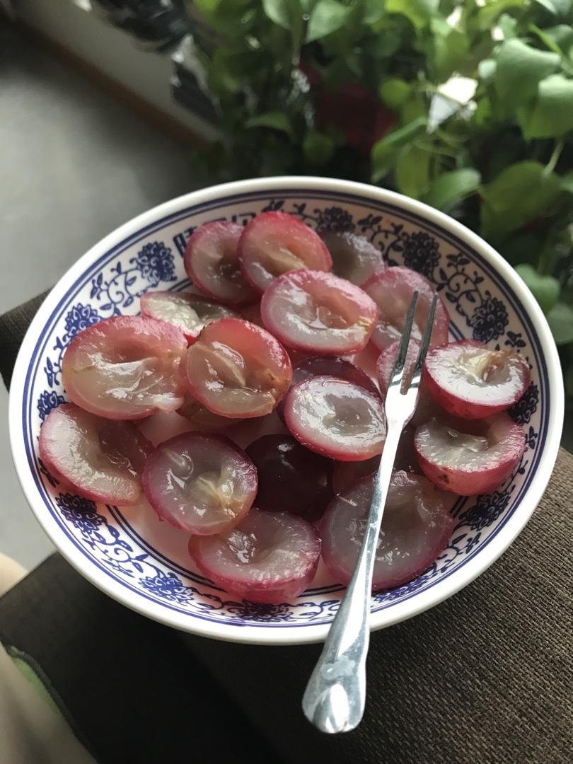 巧剥提子皮——提子去皮去核大法