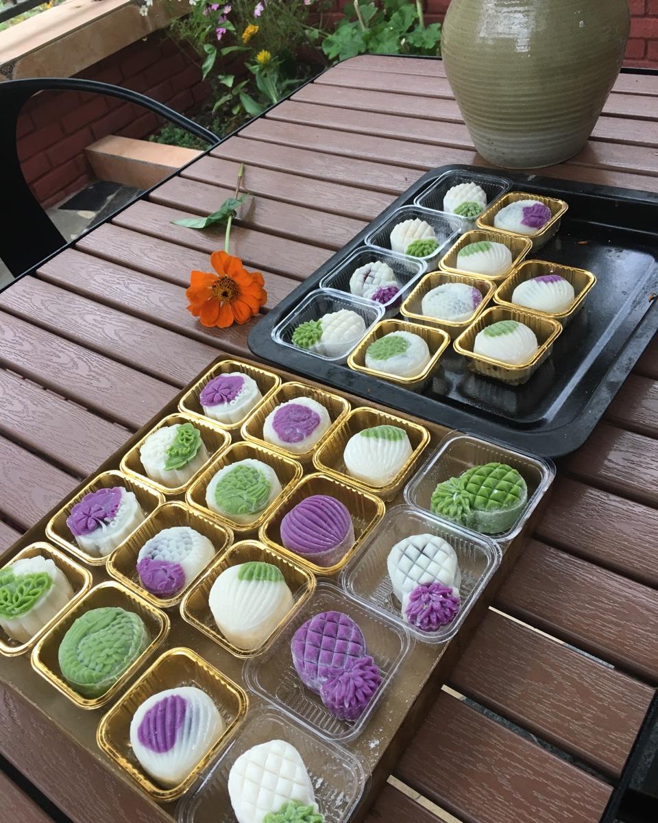 绿豆沙蛋黄冰皮月饼