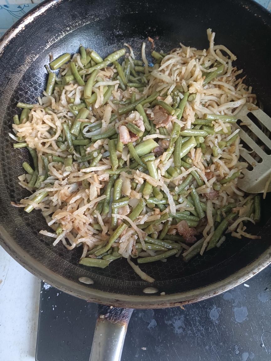 正宗豆角焖饼炒饼