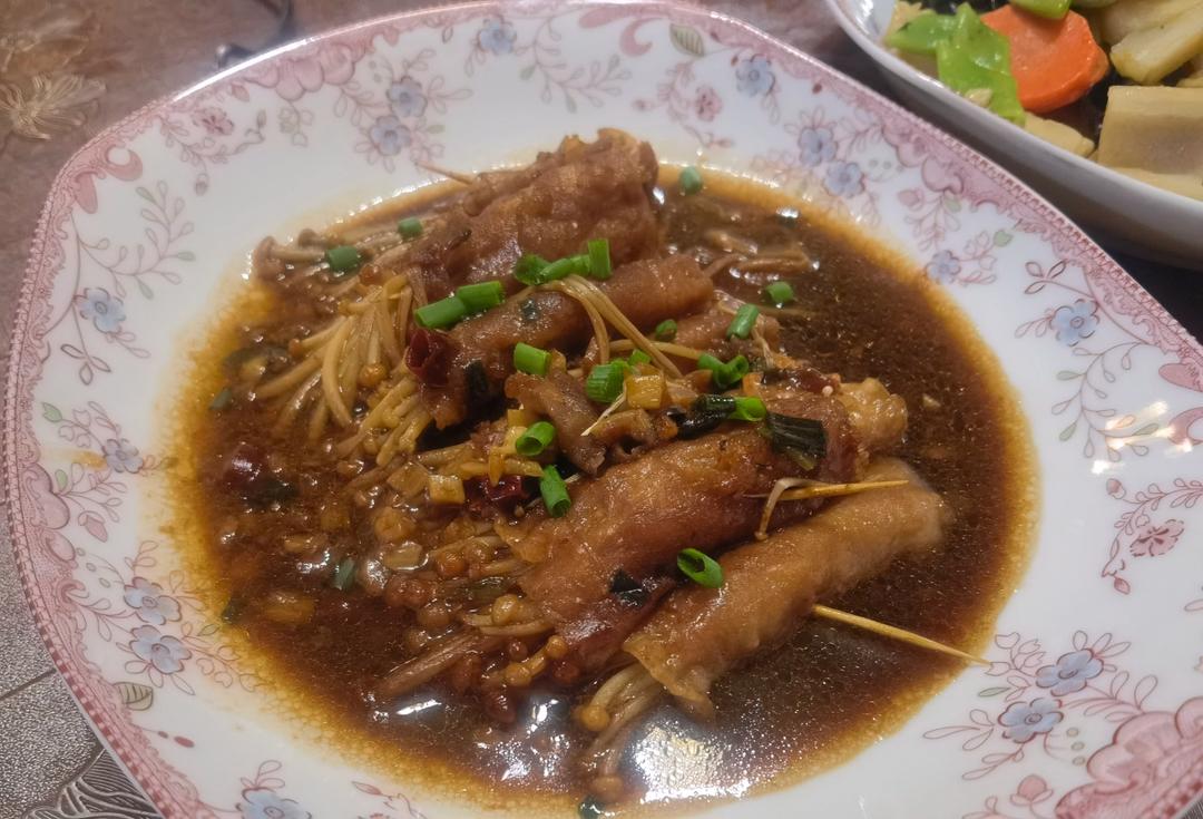 【金针菇肥牛卷】