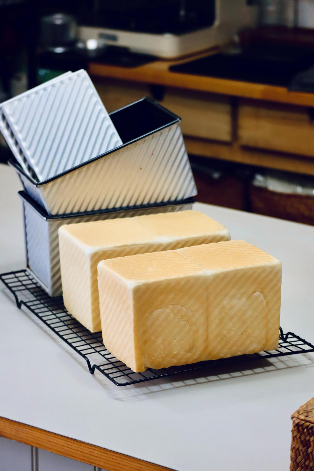 用烤箱自己做面包--手工牛奶吐司面包