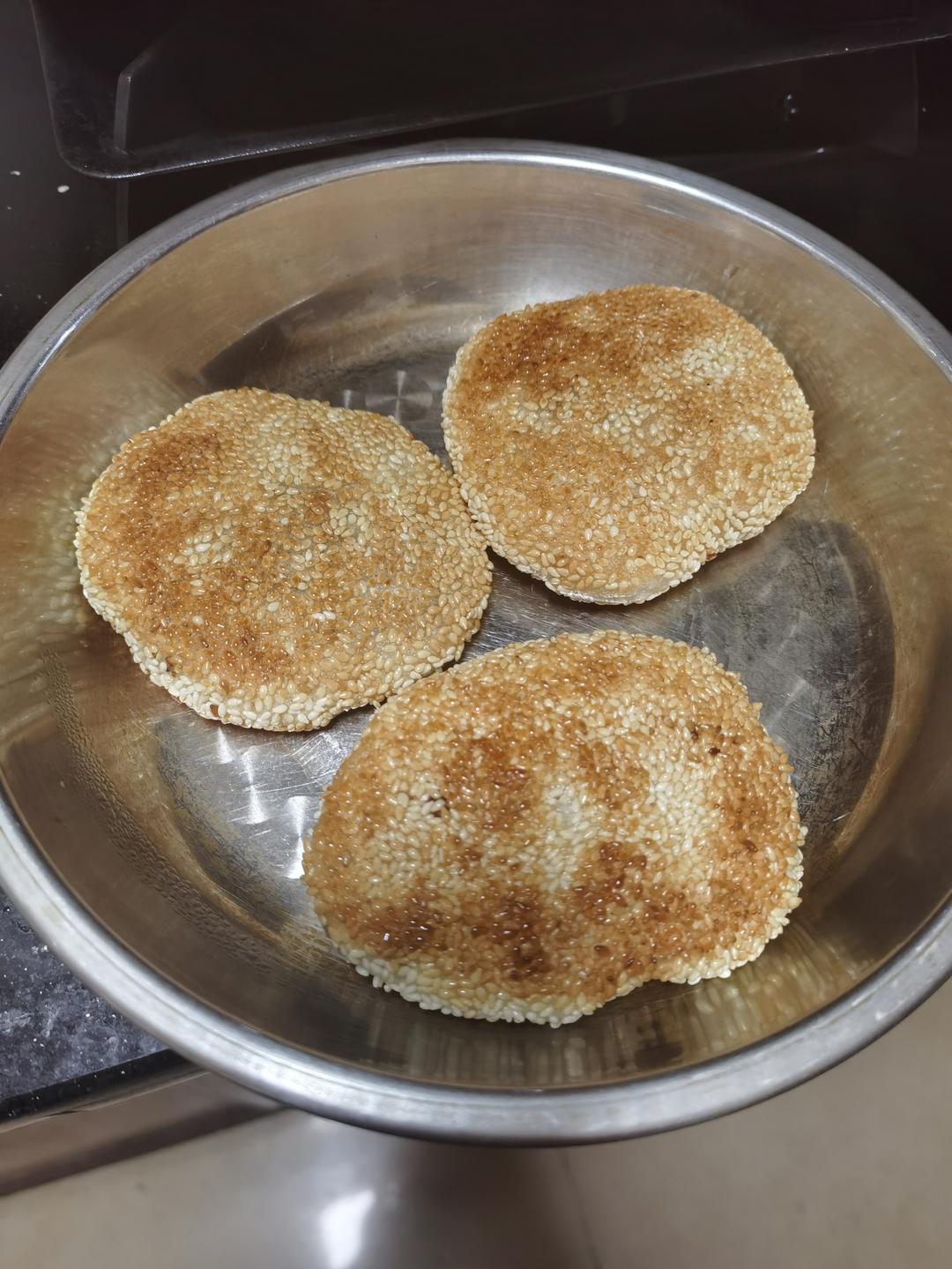 芝麻豆沙糯米饼 新手零失败 快手面食 软糯香甜 附细节视频详解