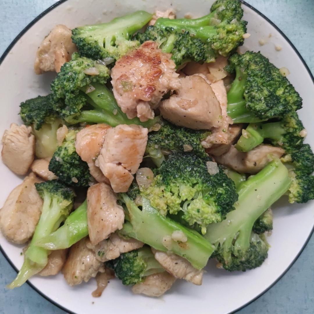 鸡胸肉炒西兰花