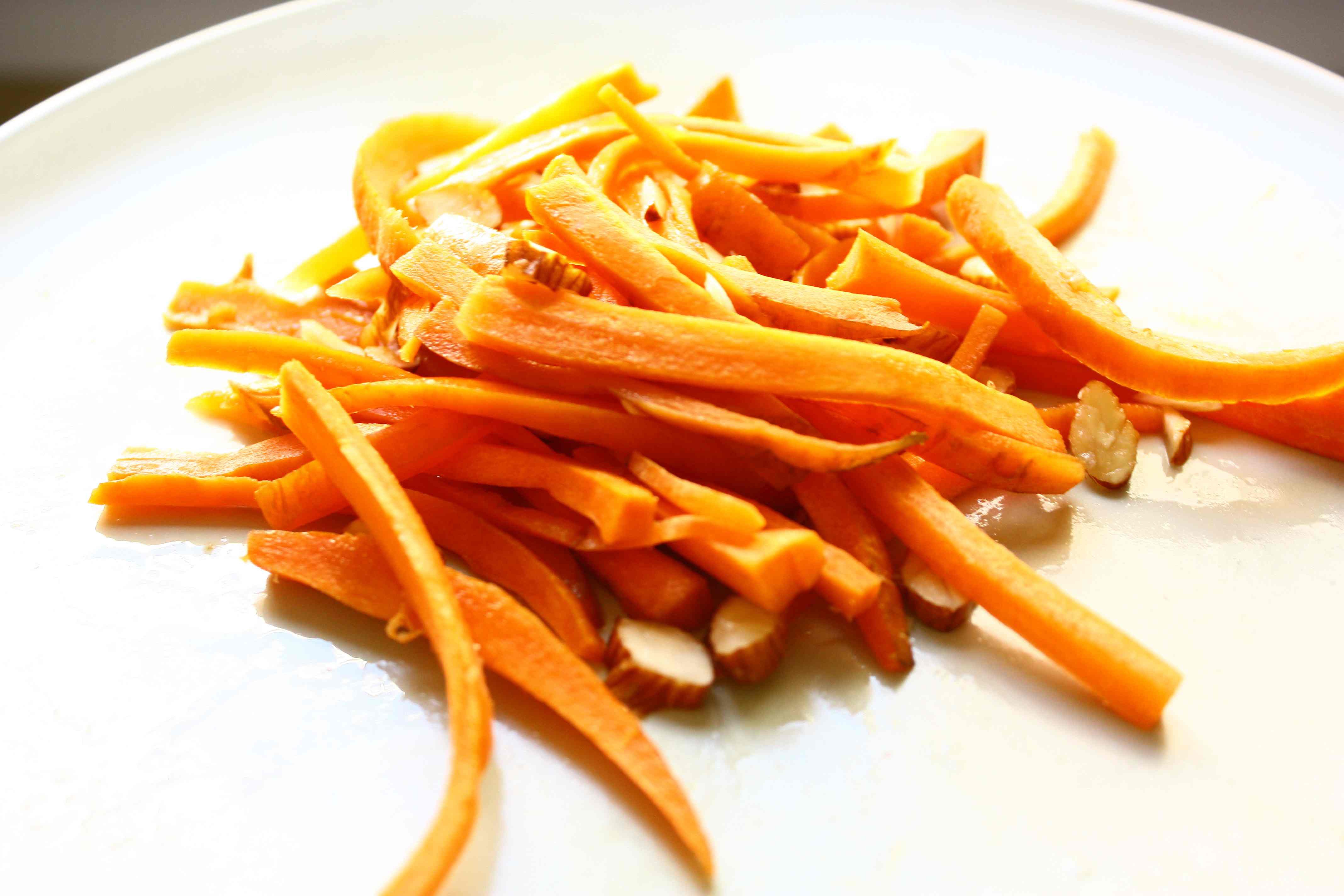 甜炒胡萝卜丝( Sweet Fried Carrot)