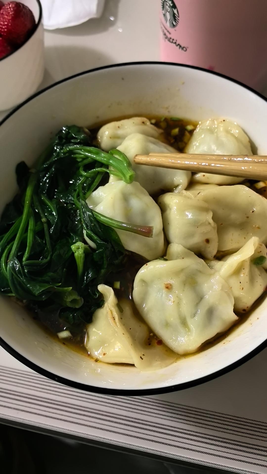 快手酸汤水饺（十分钟搞定）