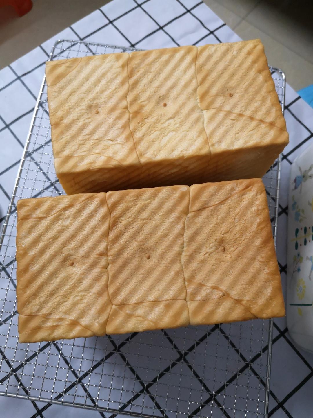 奶香纯粹的重料淡奶油吐司