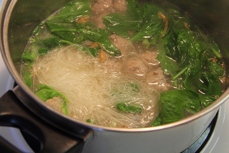 菠菜粉丝汆丸子