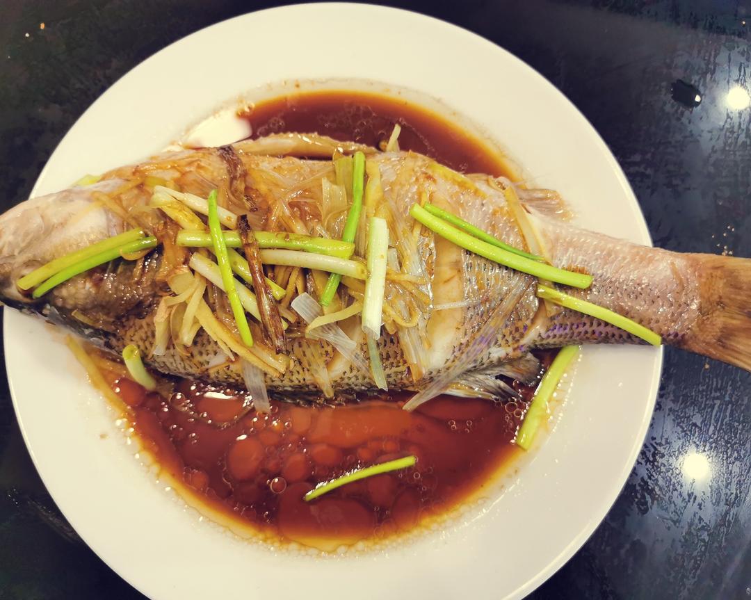 清蒸鲈鱼超快上手十分钟出炉的做法