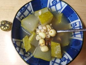 祛湿汤：冬瓜薏米莲子汤的做法 步骤2