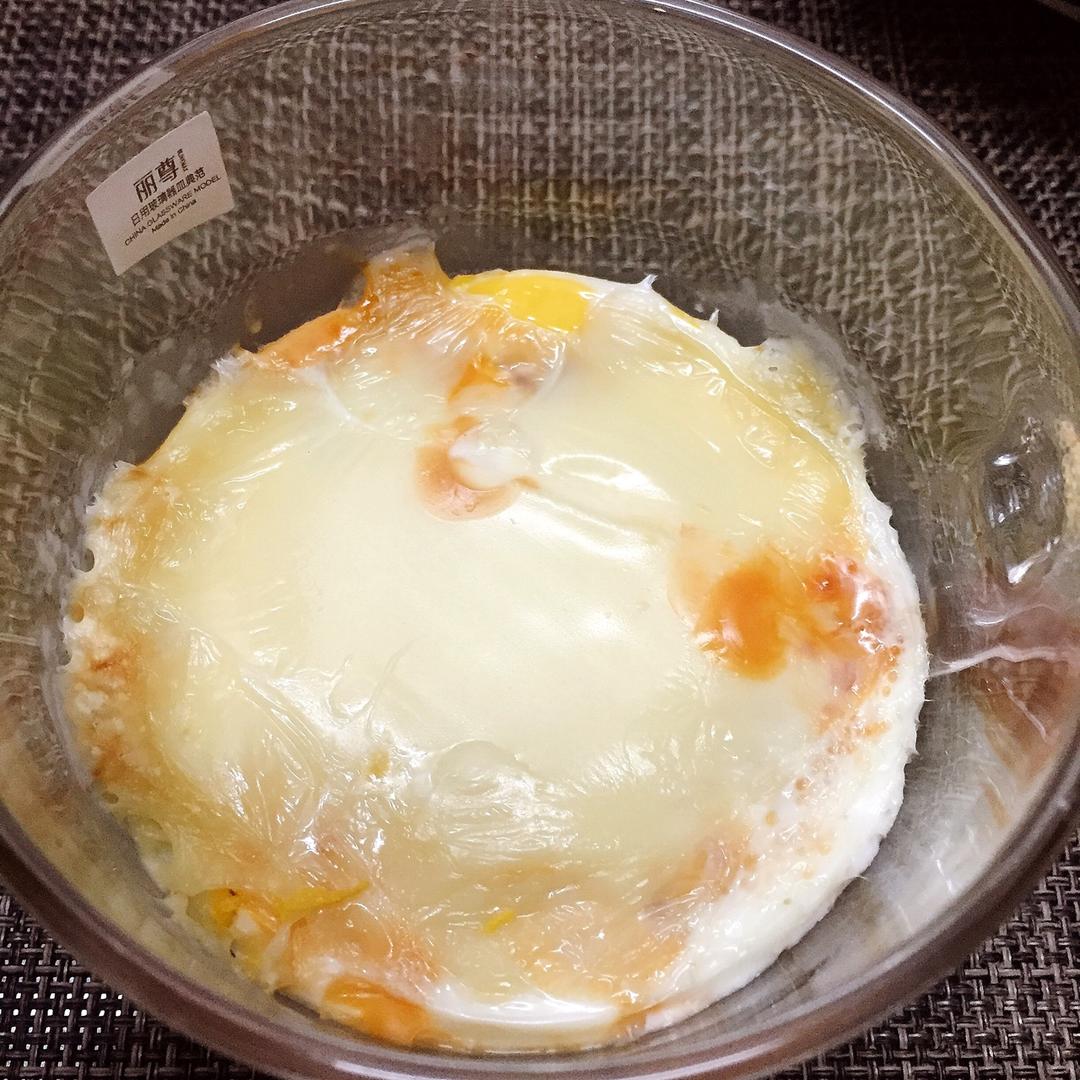 只需摆好材料去微波！惊艳全家的早餐端上桌：香肠奶酪烘蛋