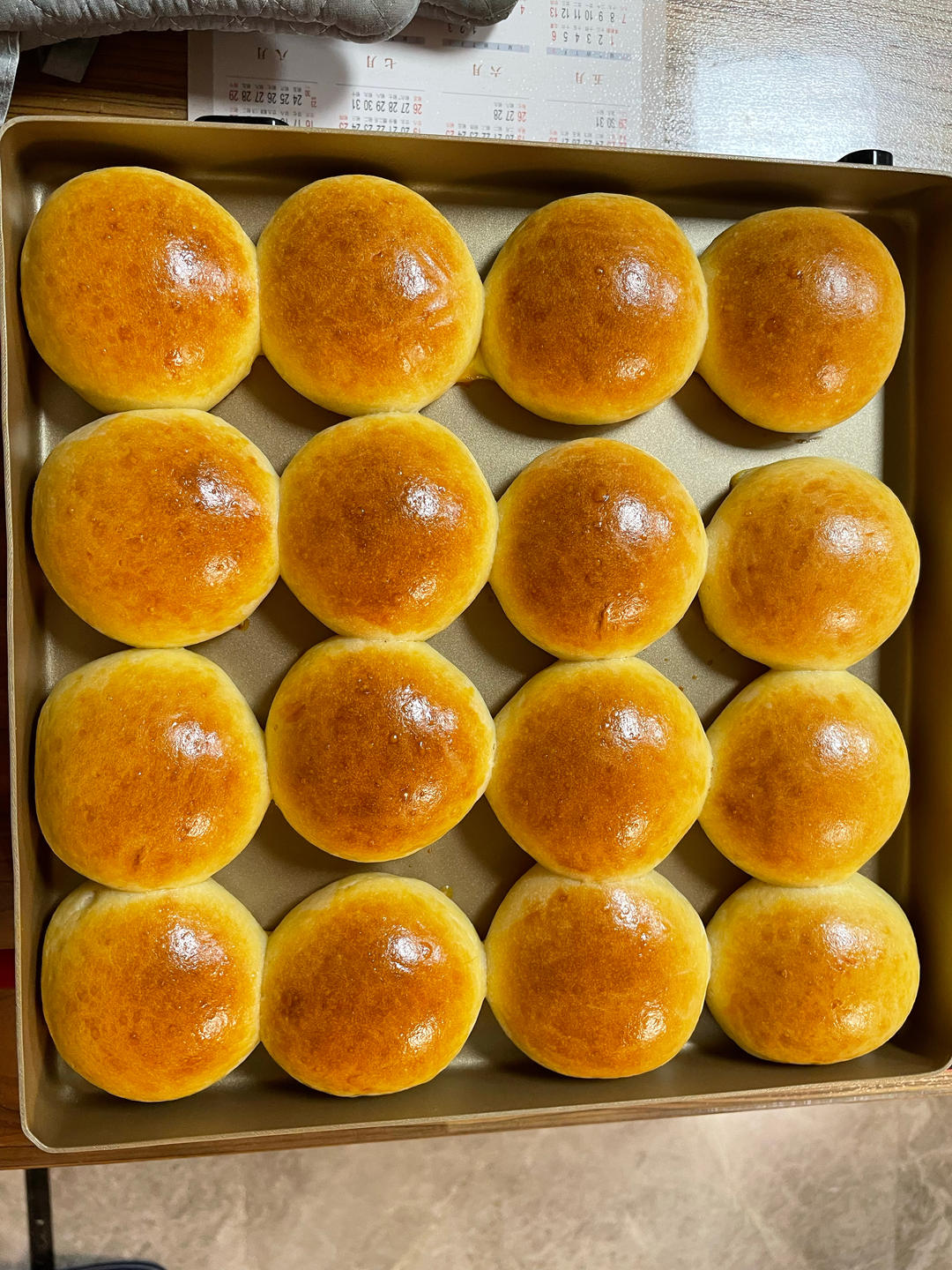 羽毛般柔软拉丝 | 奶呼呼的牛奶云朵小餐包