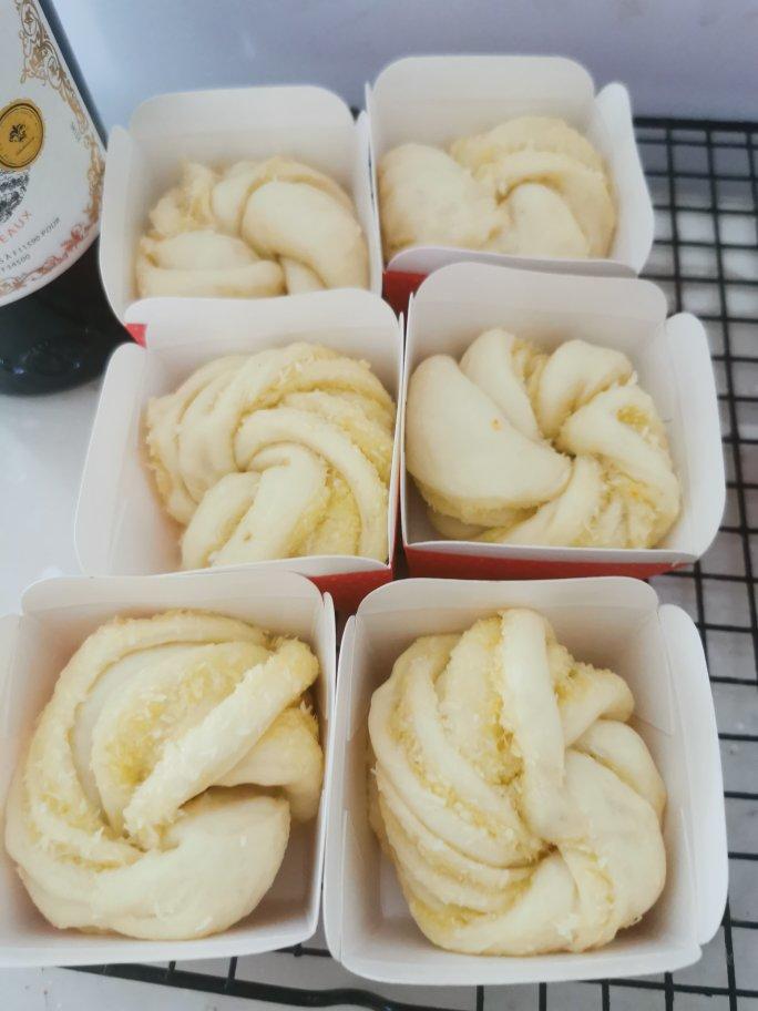 香葱肉松小方块面包