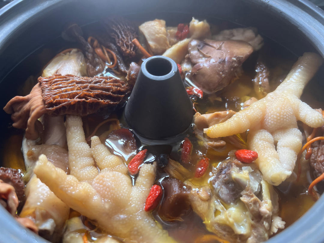 菌菇汽锅鸡汤的做法