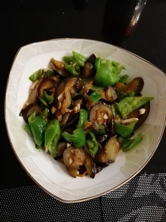 茄子炒青椒