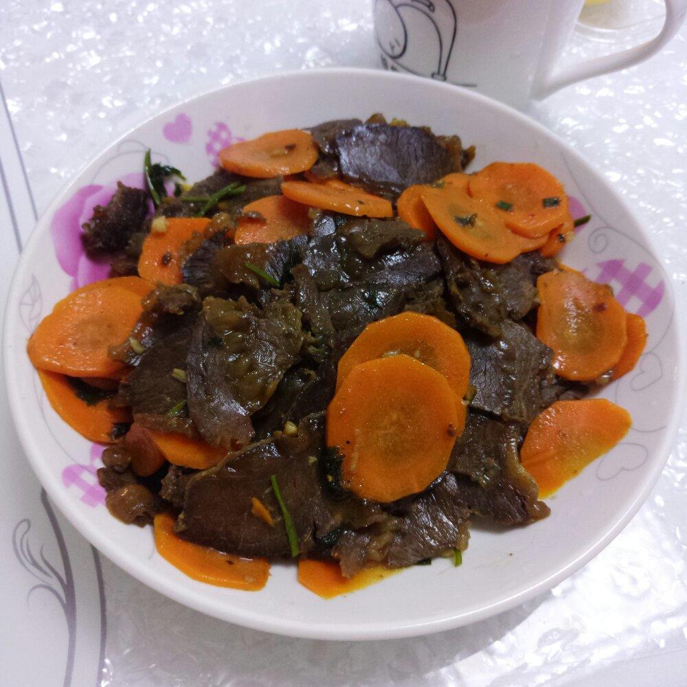 胡萝卜炒牛肉