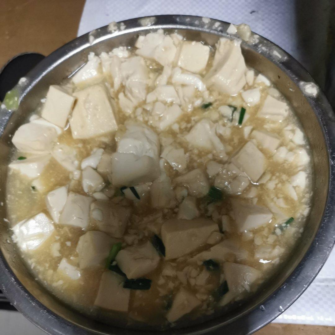 不放肉也超下饭的葱焖豆腐