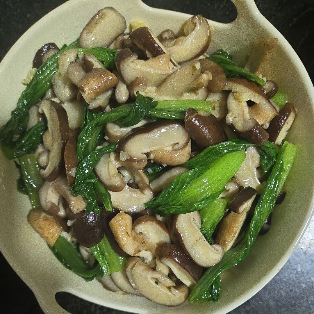 老丁的私房菜-香菇炒油菜