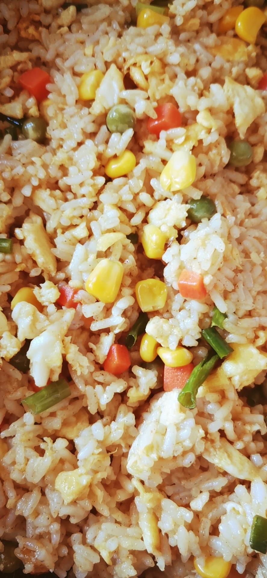 被小朋友翻牌率较高的时蔬咖喱蛋炒饭[味好美咖喱酱]