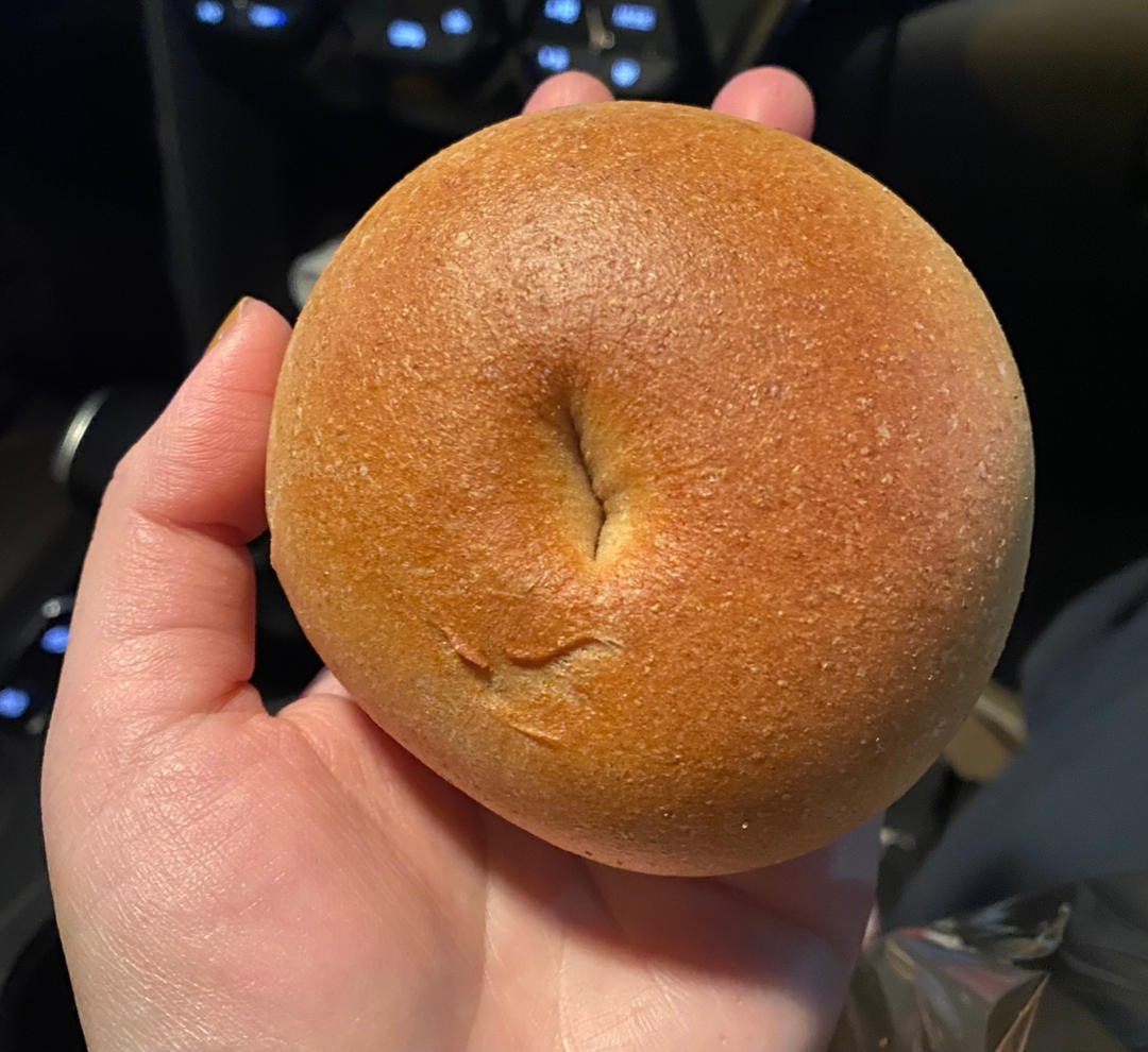 50%全麦草莓奶酪贝果