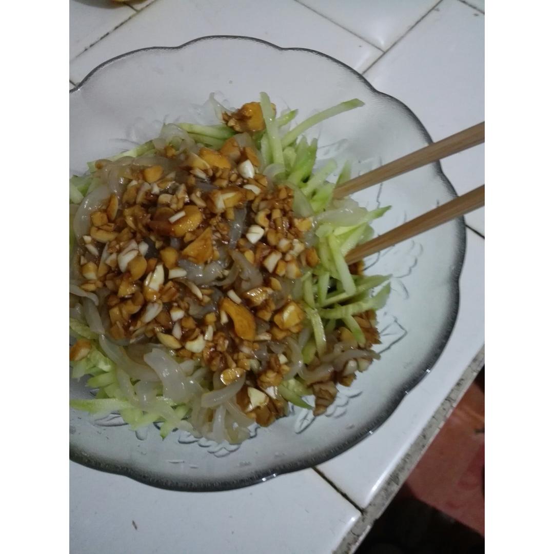 凉拌海蜇黄瓜丝