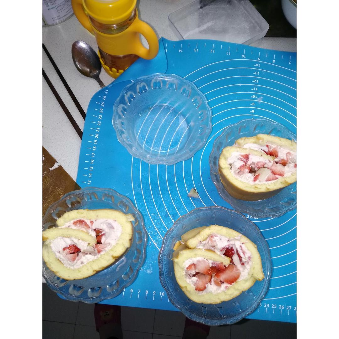 《Tinrry下午茶》教你做基础原味蛋糕卷