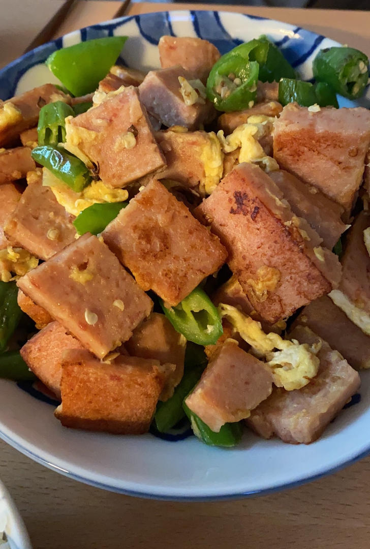 oohyuzu做的超快捷的杭椒炒午餐肉