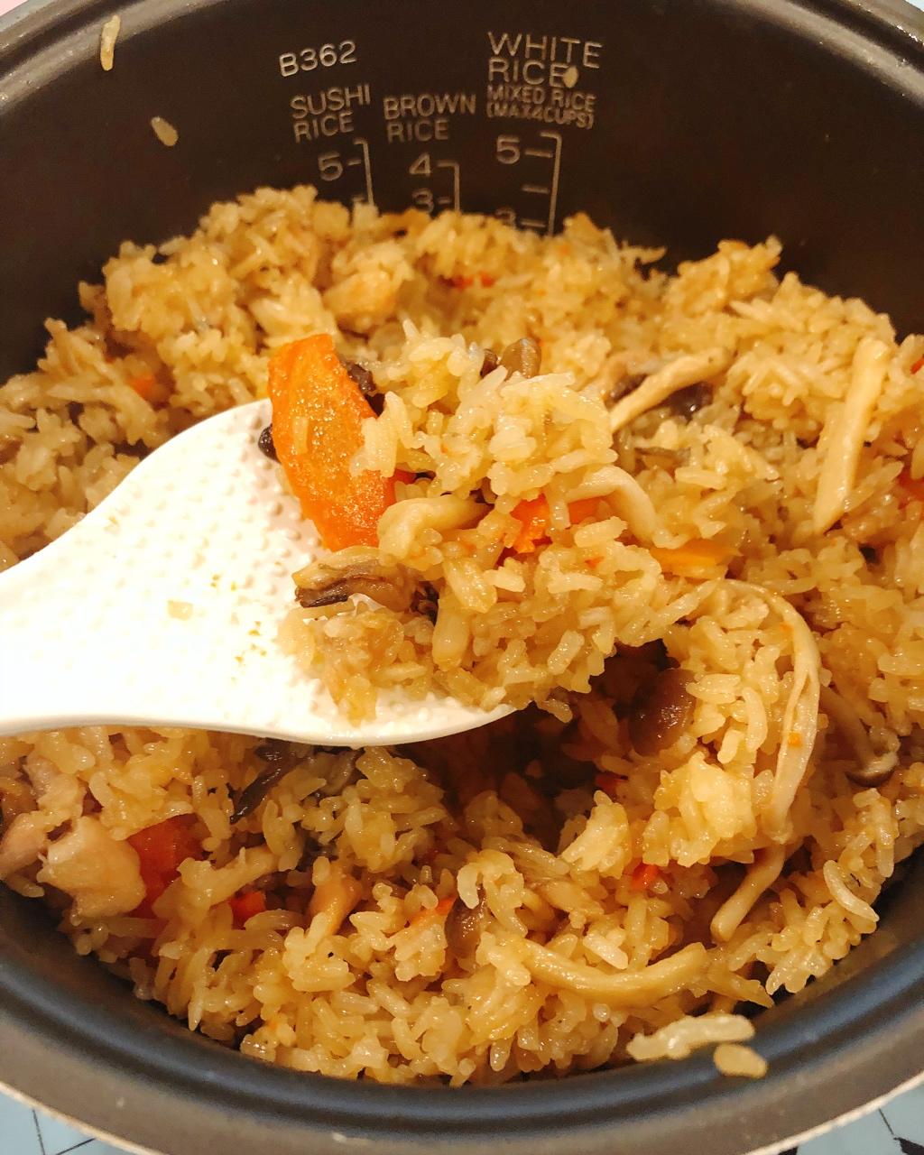 日式杂菌鸡肉炊饭
