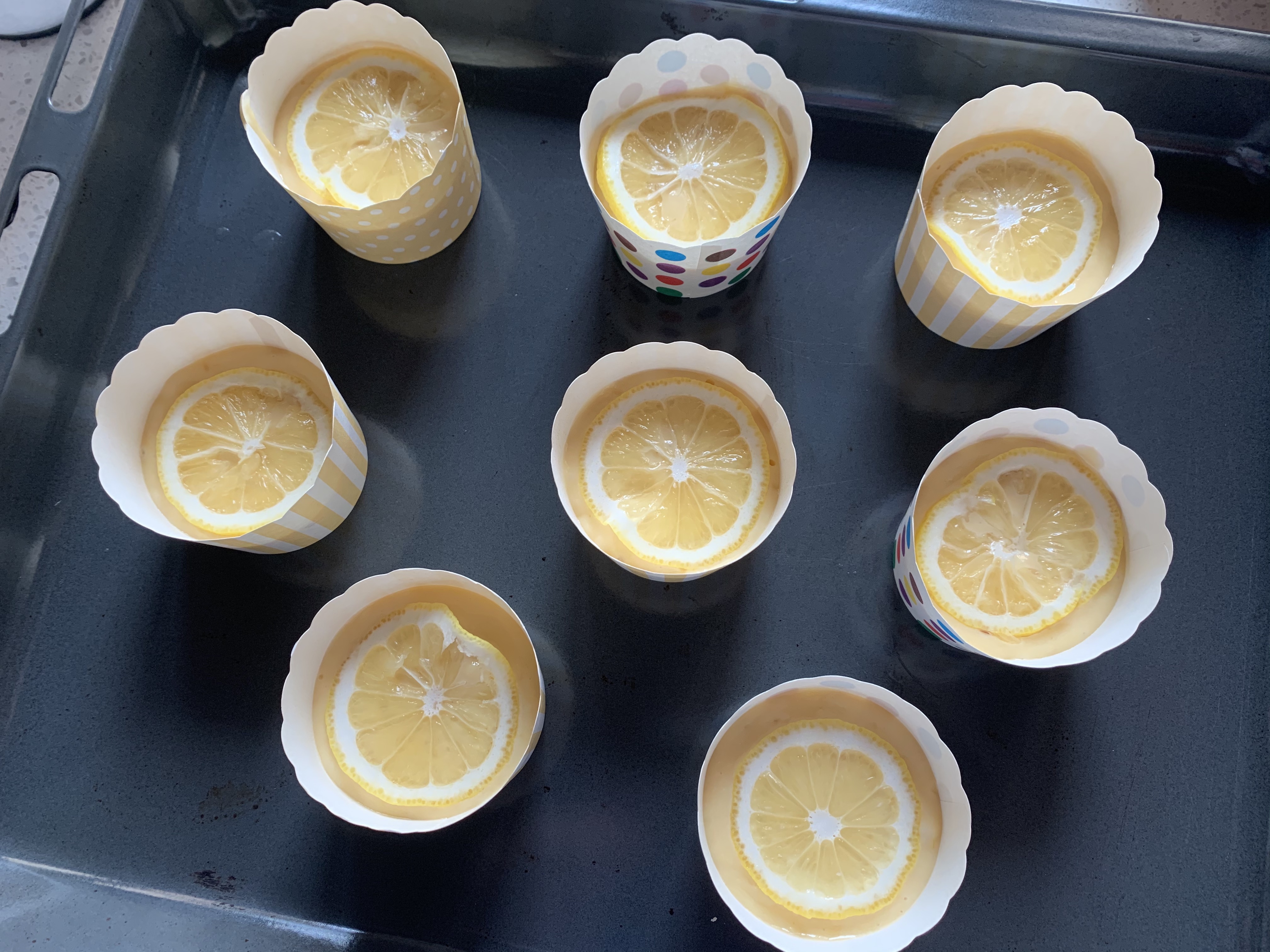 酸酸甜甜的柠檬玛芬 金灿灿早餐纸杯蛋糕的做法 步骤2