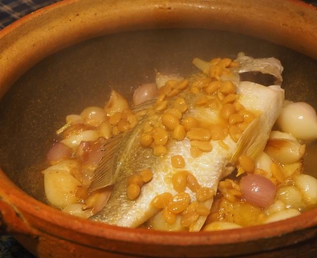 普宁豆酱焗海鱼的做法