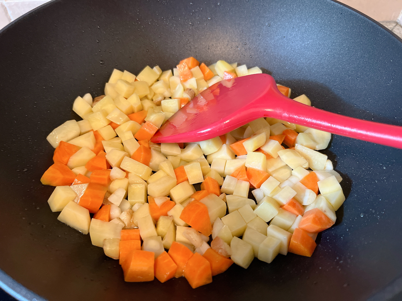 胡萝卜土豆牛肉丁的做法 步骤9