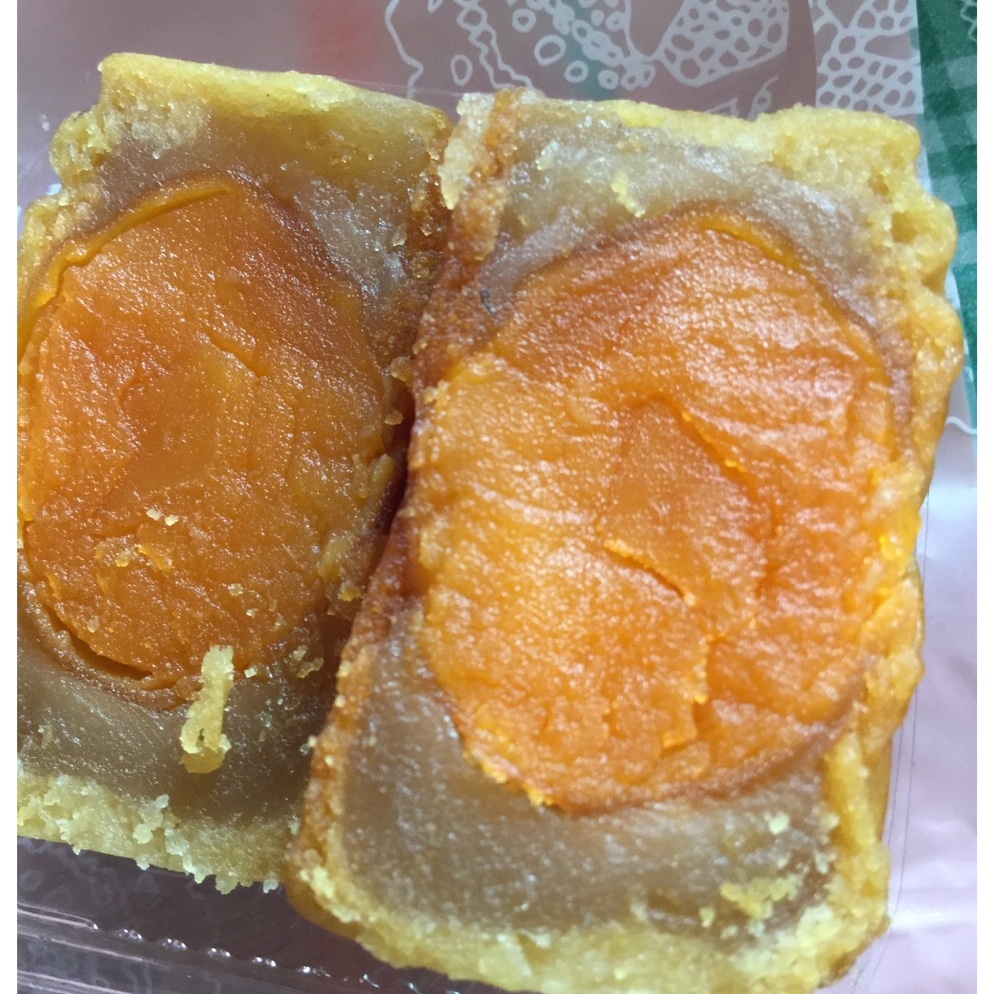广式月饼——蛋黄莲蓉月饼