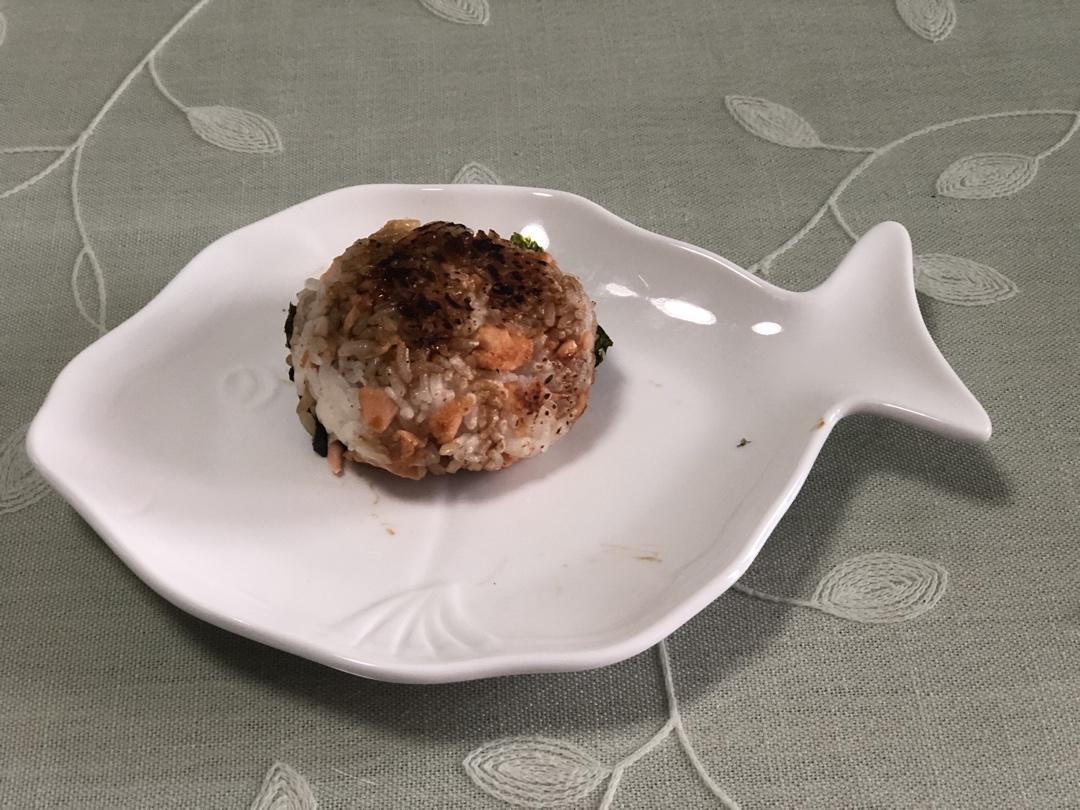 剩米饭这样做好吃好吃到转圈圈，自制日式海苔饭团