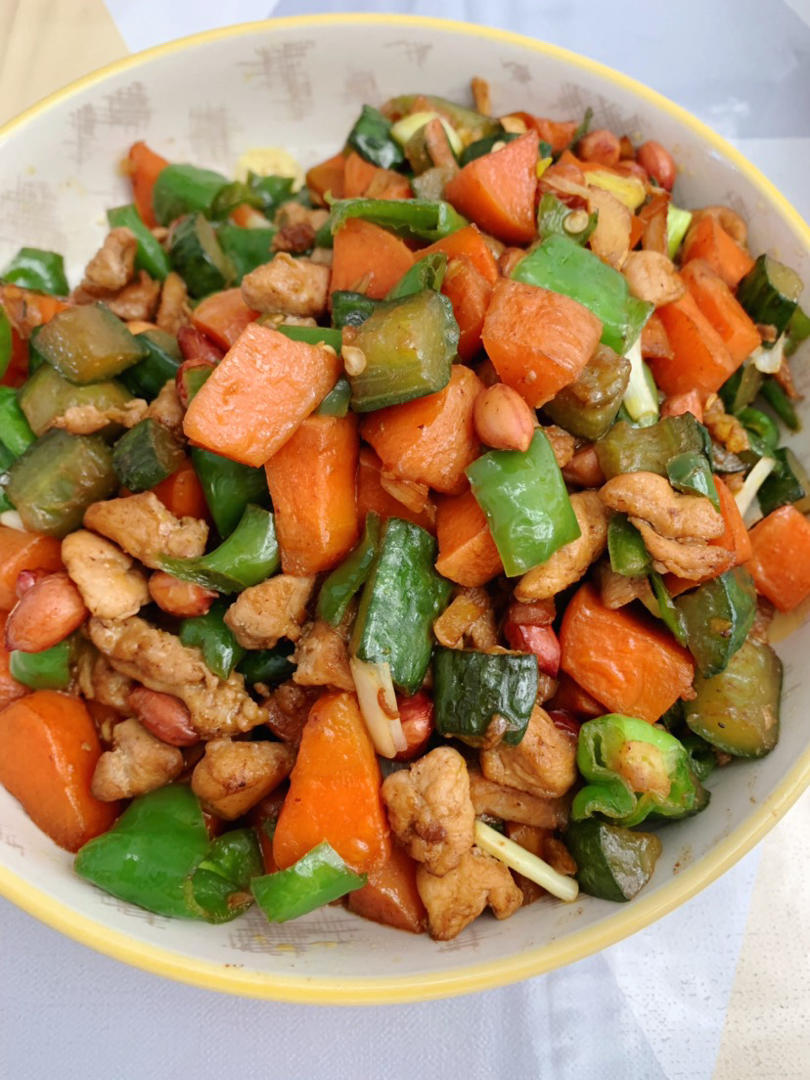 家庭版宫爆鸡丁，简单好吃特别下饭